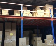 延长阁楼式仓库货架的使用寿命的方法