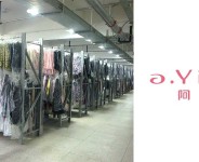 服装仓库货架解决方案-阿依莲